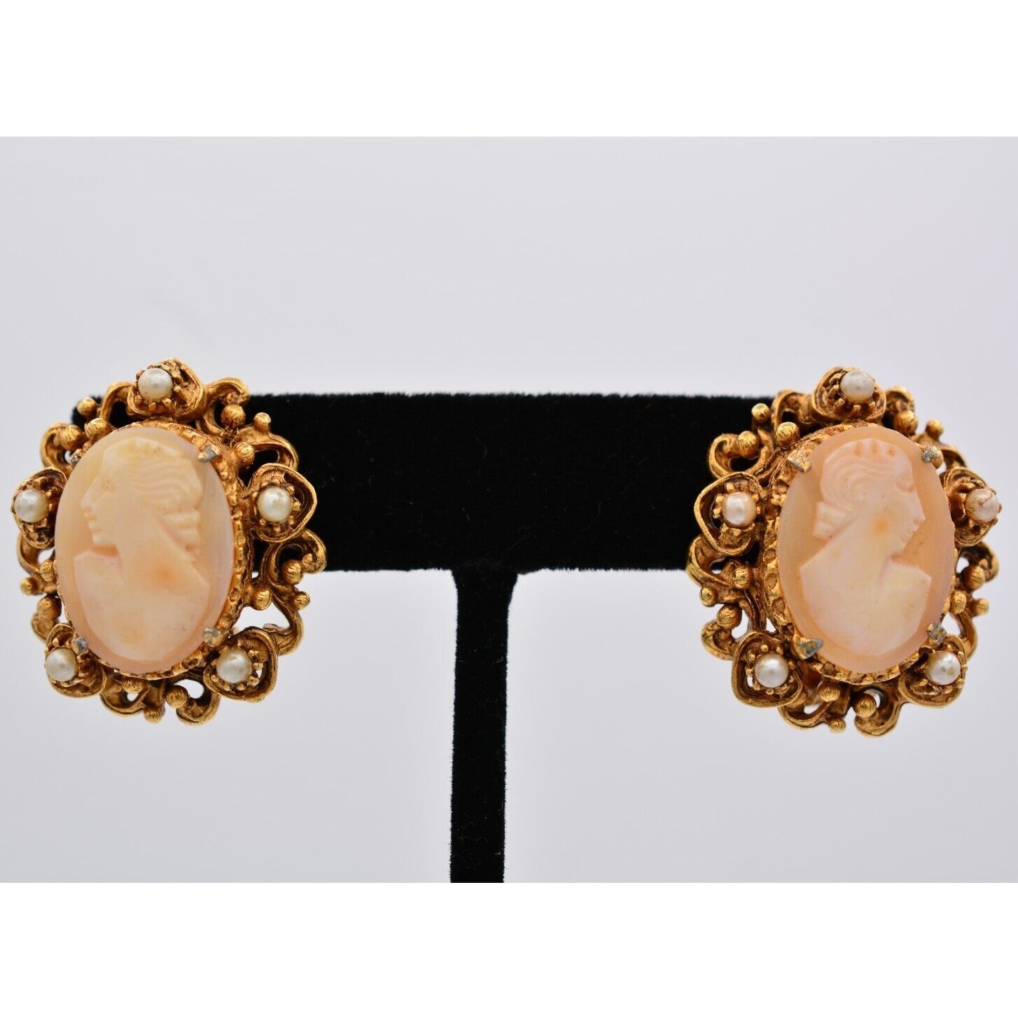 Florenza Cameo Clip On Earrings Antiqued Gold Peach Oval Pearl Signed 50s Binab